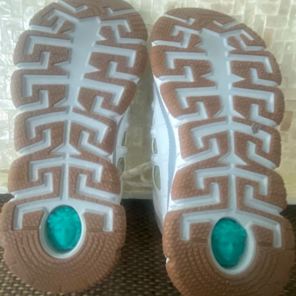 Versace designer women’s sneakers 38.5 orig 41150. From Saks - Picture 10 of 12